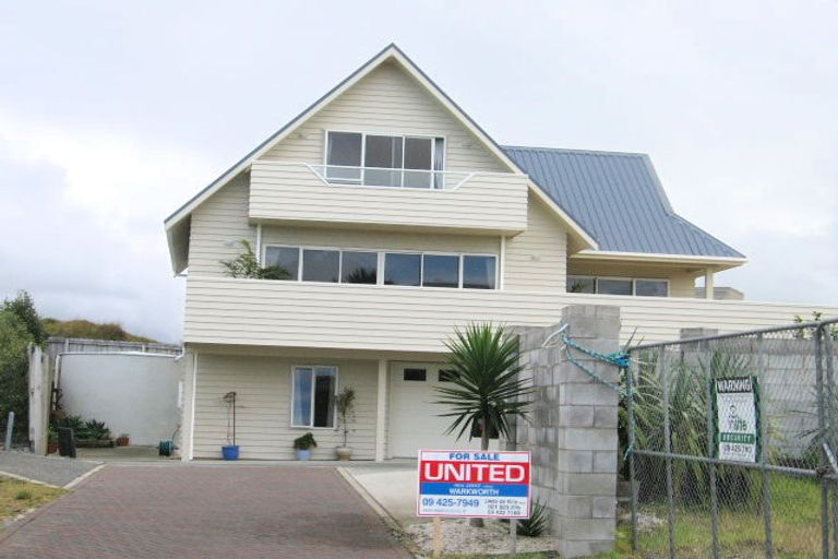 Photo of property in 11 Lagoon Way, Omaha, 0986