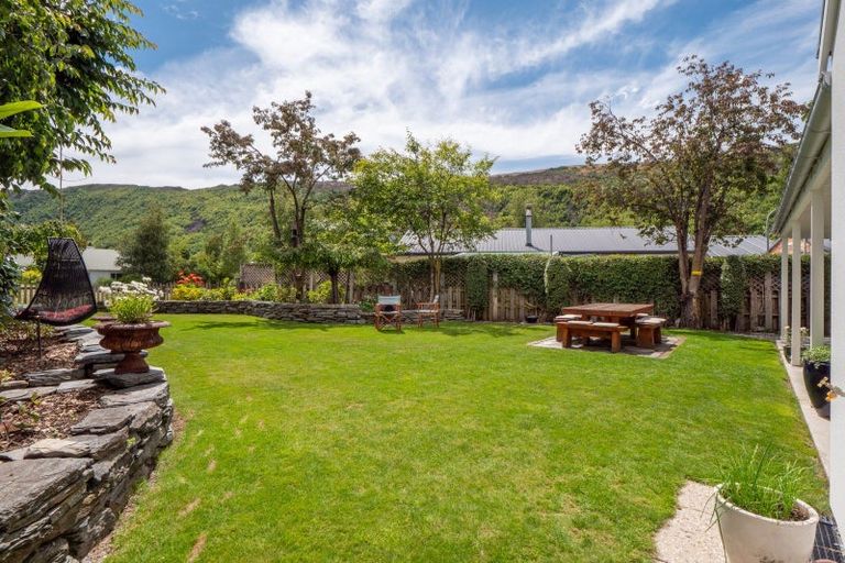 Photo of property in 4 Elva Dawson Place, Arrowtown, 9302