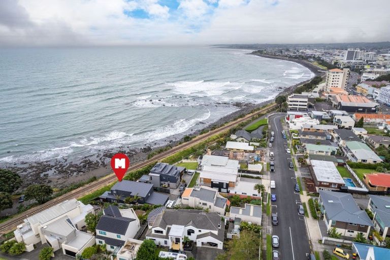 Photo of property in 16b Hine Street, New Plymouth, 4310