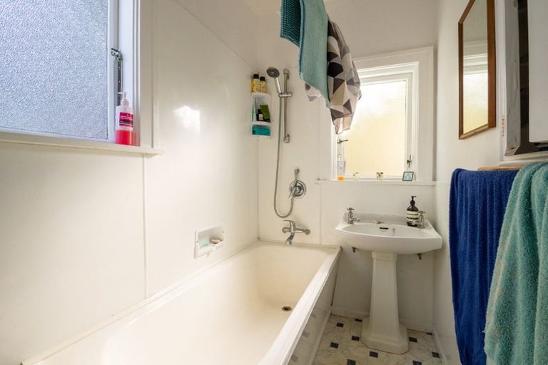 Photo of property in Carillion/the Knoll, 33 Thompson Street, Mount Cook, Wellington, 6011