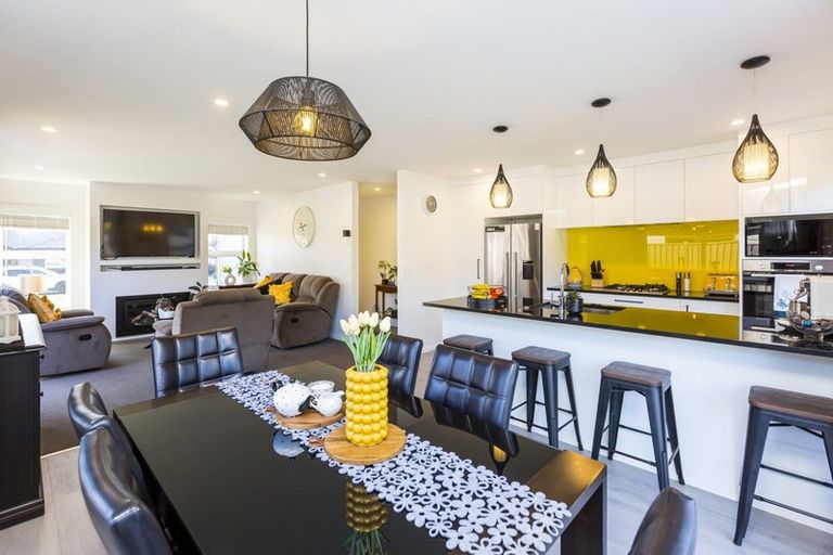 Photo of property in 21 Salisbury Crescent, Wallaceville, Upper Hutt, 5018