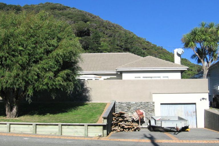 Photo of property in 5 Puriri Street, Eastbourne, Lower Hutt, 5013