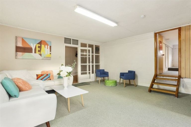 Photo of property in 14 Fowey Avenue, Te Atatu South, Auckland, 0610