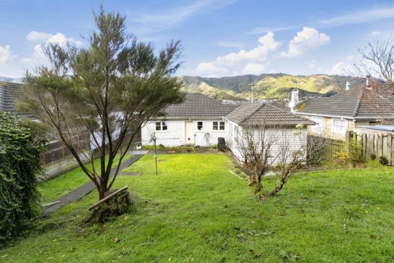 Photo of property in 195 Wellington Road, Wainuiomata, Lower Hutt, 5014