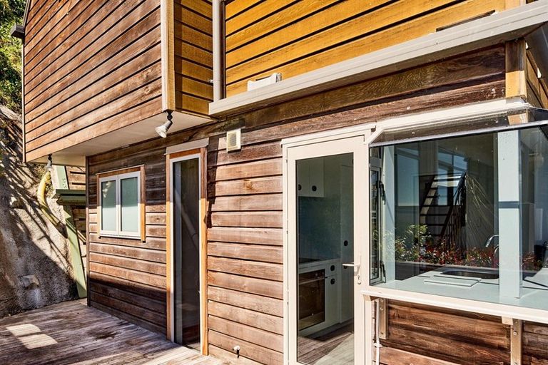 Photo of property in 21 Moana Road, Plimmerton, Porirua, 5026