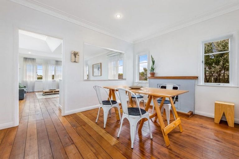 Photo of property in 1/53 Deep Creek Road, Waiake, Auckland, 0630