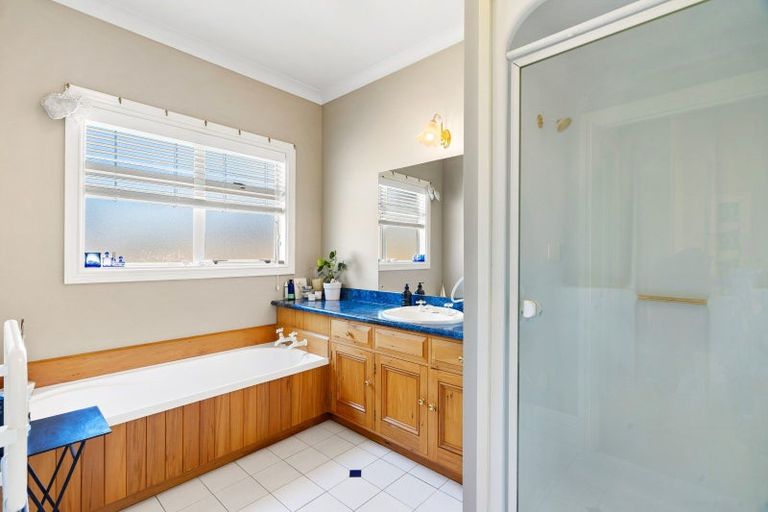 Photo of property in 15 Ross Place, Greenmeadows, Napier, 4112