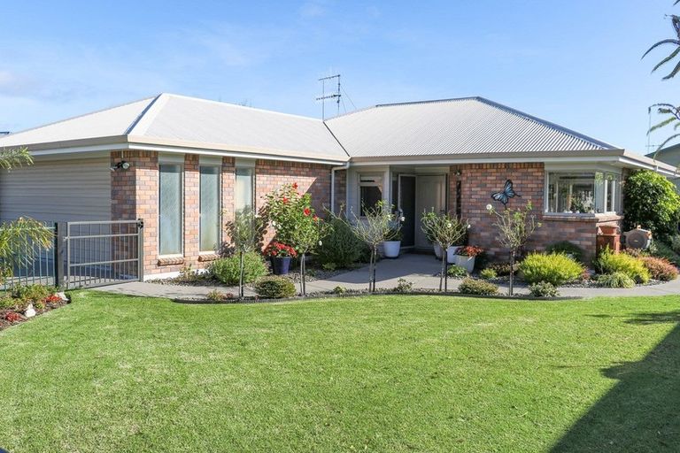 Photo of property in 19 Edgewater Grove, Whakatane, 3120