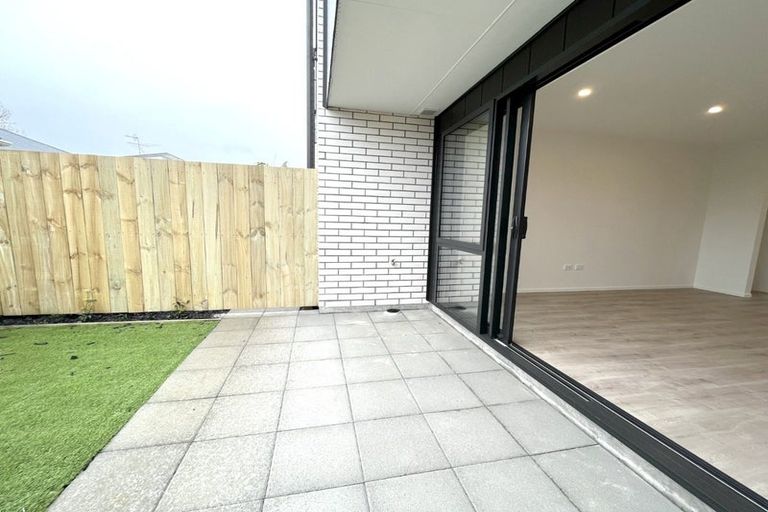 Photo of property in 4/12 Enderby Drive, Te Atatu Peninsula, Auckland, 0610