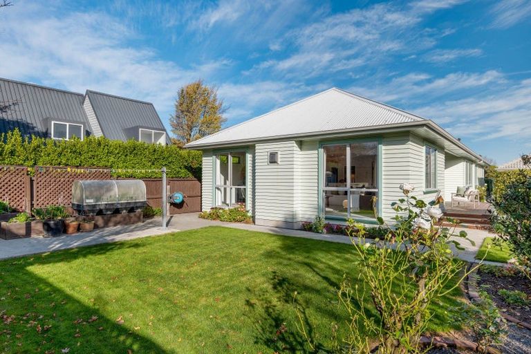 Photo of property in 100 Memorial Avenue, Ilam, Christchurch, 8053