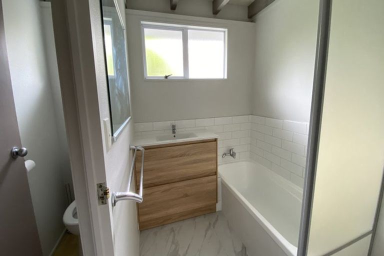 Photo of property in 2/555 East Coast Road, Browns Bay, Auckland, 0630