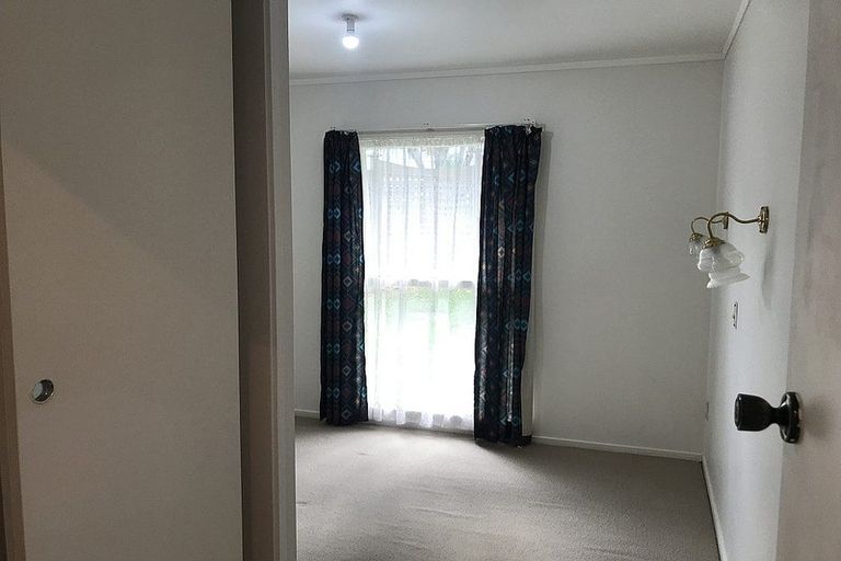 Photo of property in 1/4 Keldale Place, Forrest Hill, Auckland, 0620