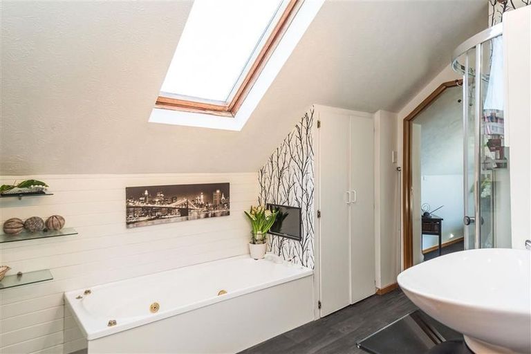 Photo of property in 1a Dulles Place, Papanui, Christchurch, 8053