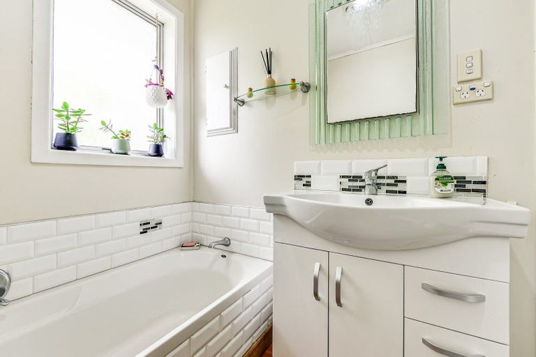 Photo of property in 264 Sandwich Road, St Andrews, Hamilton, 3200