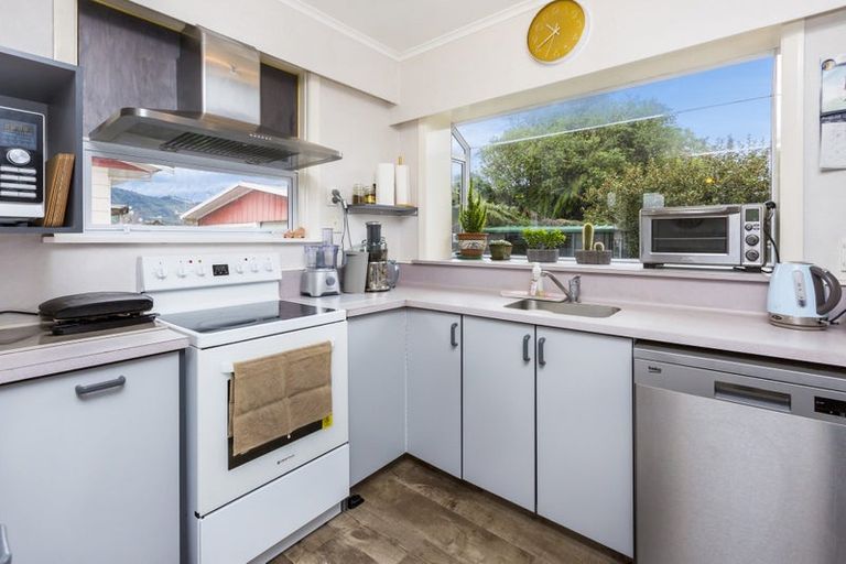 Photo of property in 12a Ebdentown Street, Ebdentown, Upper Hutt, 5018