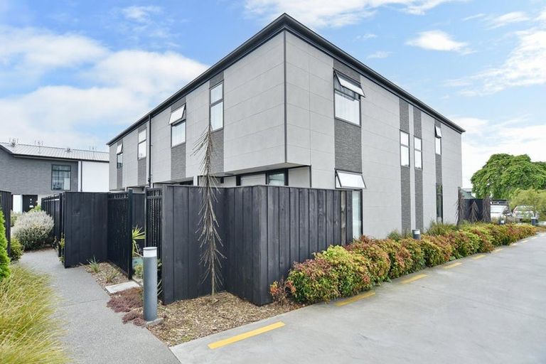 Photo of property in 8/10 New Brighton Road, Shirley, Christchurch, 8061