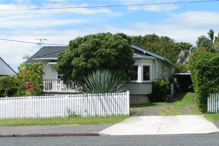 Photo of property in 6 Bayview Road, Hauraki, Auckland, 0622
