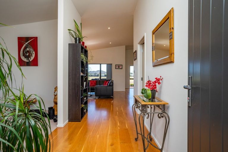 Photo of property in 7 O'farrell Drive, One Tree Point, 0118