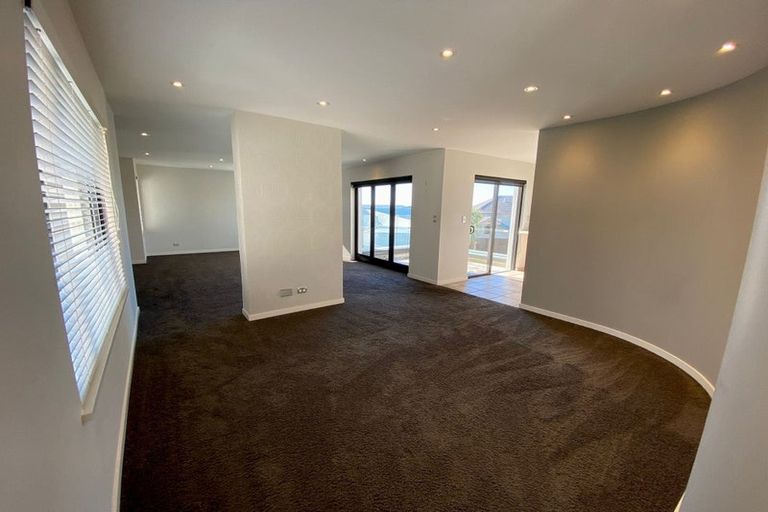 Photo of property in 49a Renoir Street, West Harbour, Auckland, 0618