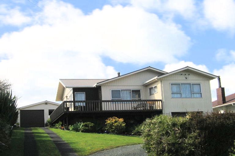 Photo of property in 28 Bickerstaffe Road, Maungaturoto, 0520