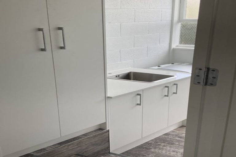 Photo of property in 2/12 The Parade, Bucklands Beach, Auckland, 2012