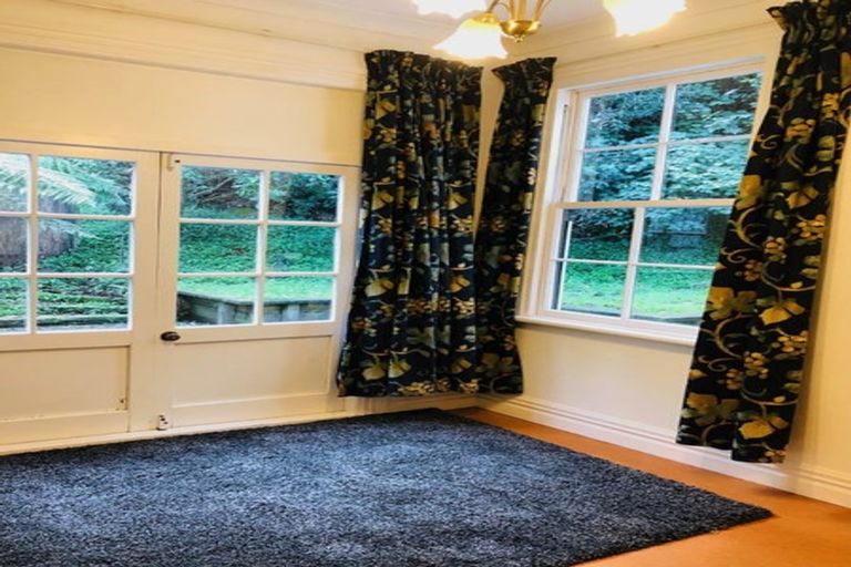 Photo of property in 55 Garden Road, Northland, Wellington, 6012