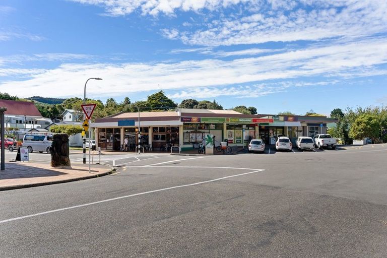 Photo of property in 61 Renown Road, Raumati South, Paraparaumu, 5032