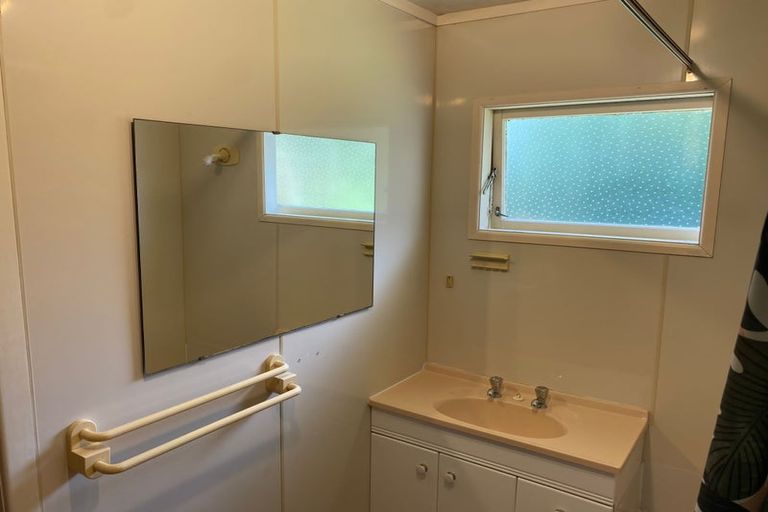 Photo of property in 23 Ellice Road, Totara Vale, Auckland, 0629