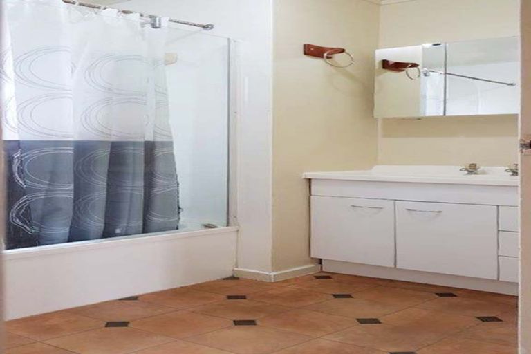 Photo of property in 32 Heathdale Crescent, Papakura, 2110