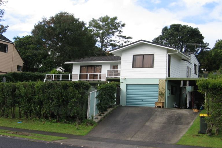 Photo of property in 51 Robbies Road, Shelly Park, Auckland, 2014