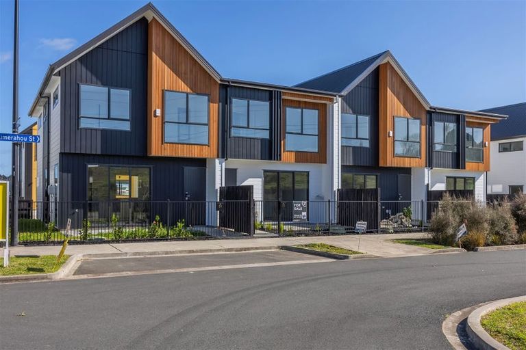 Photo of property in 25 Kumerahou Street, Kumeu, 0810