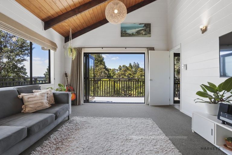 Photo of property in 12 Rimu Road, Oratia, Auckland, 0604