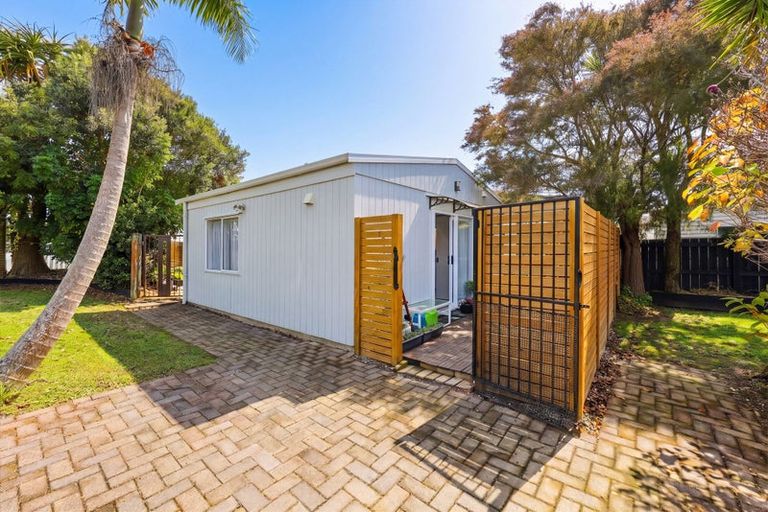 Photo of property in 100 Torkar Road, Clarks Beach, 2122