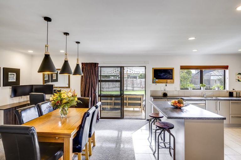 Photo of property in 4 Hetley Crescent, Taradale, Napier, 4112