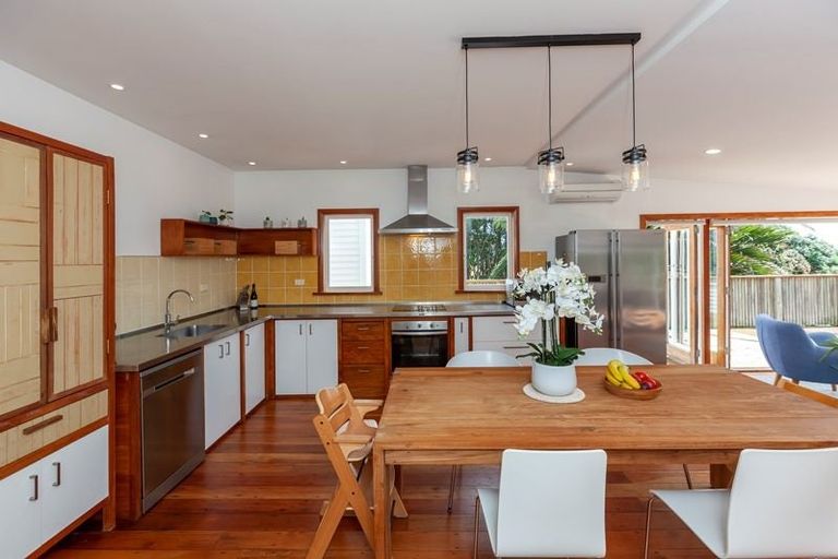 Photo of property in 20 Pingau Street, Paekakariki, 5034
