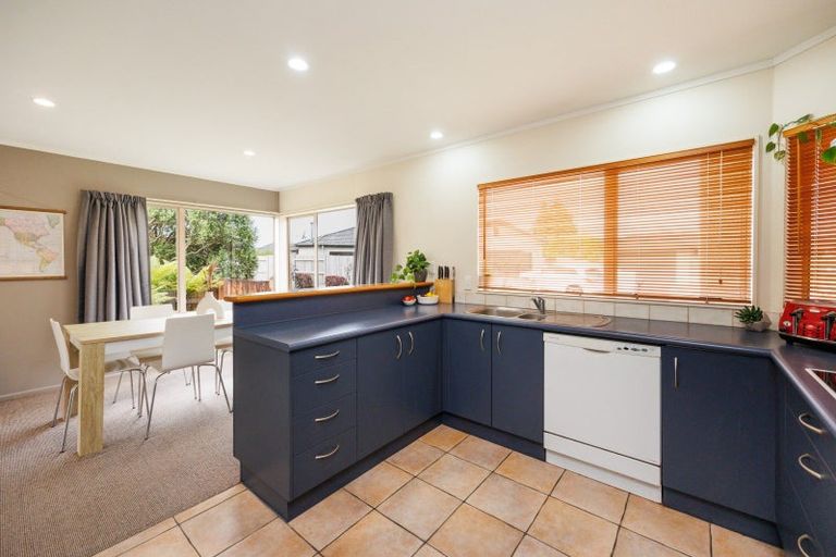 Photo of property in 19 Rothesay Place, Highbury, Palmerston North, 4412