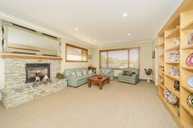 Photo of property in 27 The Strand, Fitzherbert, Palmerston North, 4410