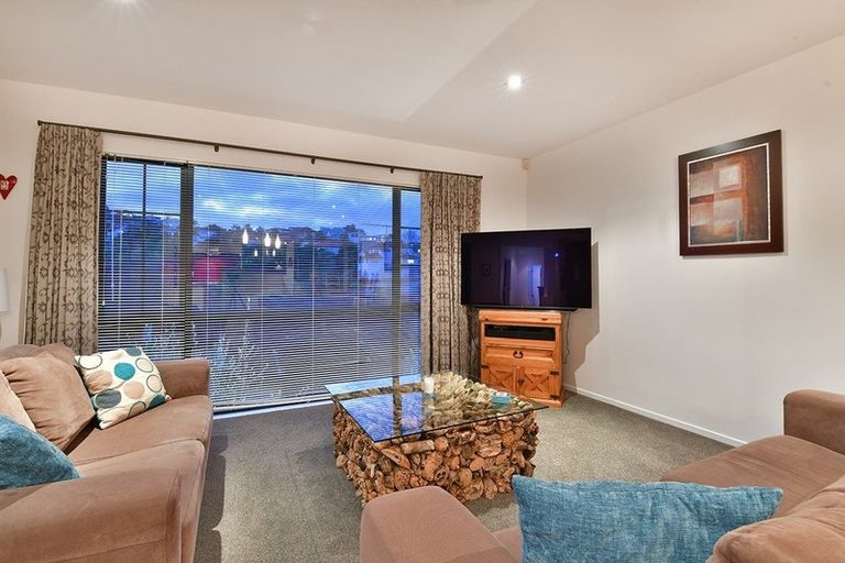Photo of property in 4/19 Langana Avenue, Browns Bay, Auckland, 0630