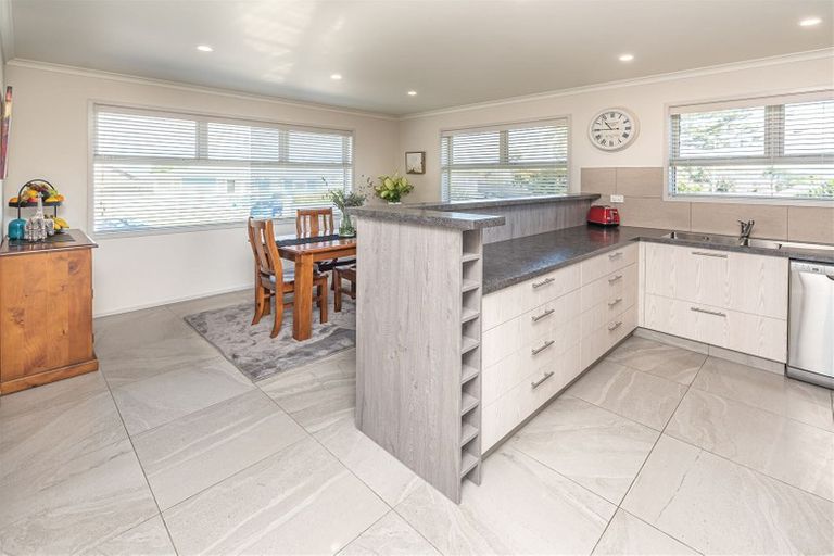 Photo of property in 98 Matai Street, Castlecliff, Whanganui, 4501