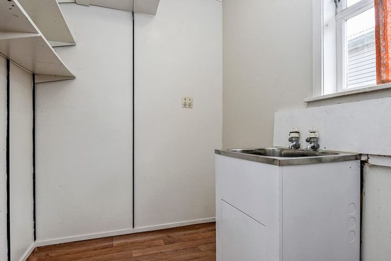 Photo of property in 128 Edmonton Road, Te Atatu South, Auckland, 0610