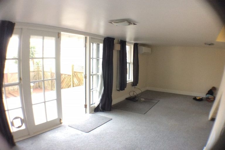 Photo of property in Rosemere Backpackers, 6 Macdonald Crescent, Te Aro, Wellington, 6011