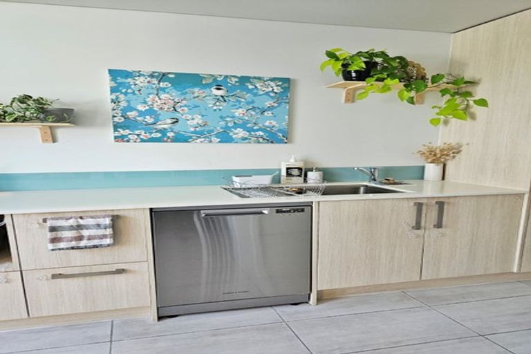 Photo of property in 4 Ceramic Lane, New Lynn, Auckland, 0600