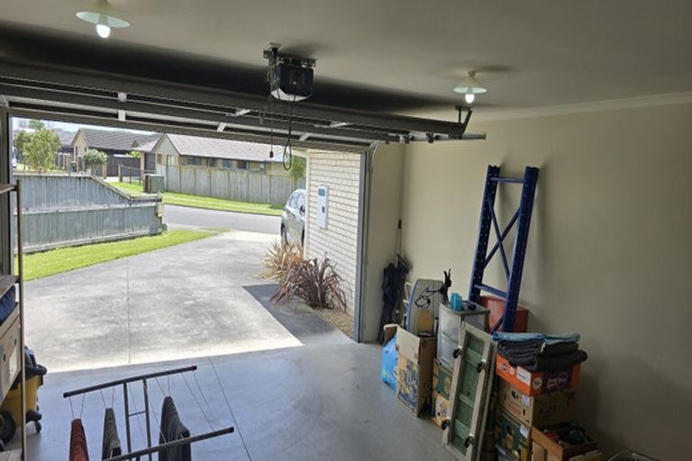 Photo of property in 28 Sirius Crescent, Rototuna North, Hamilton, 3210