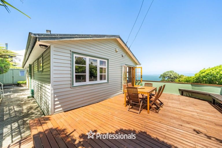 Photo of property in 2 Singers Road, Korokoro, Lower Hutt, 5012