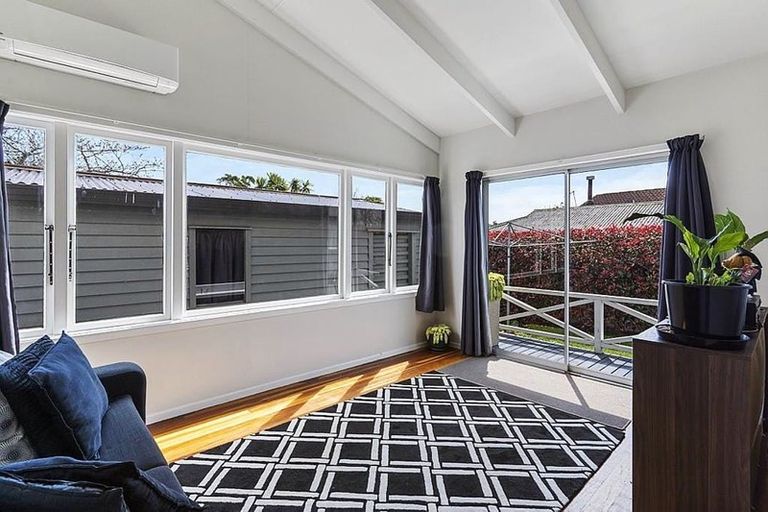 Photo of property in 24a Blanes Road, Weymouth, Auckland, 2103