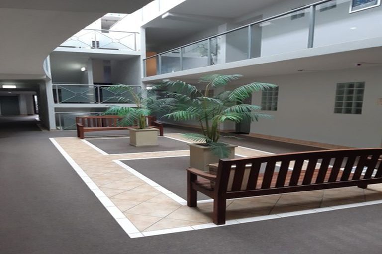 Photo of property in Paramount Apartments, 2/281 Maunganui Road, Mount Maunganui, 3116