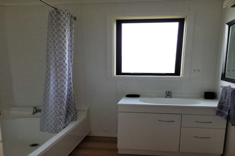 Photo of property in 42 Westmere Place, Manapouri, 9679