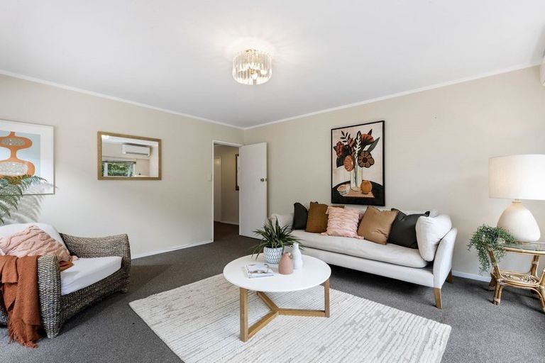 Photo of property in 1/7 Tallington Crescent, Torbay, Auckland, 0630