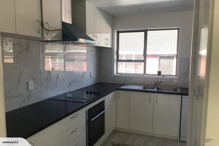 Photo of property in 1/3204 Great North Road, New Lynn, Auckland, 0600