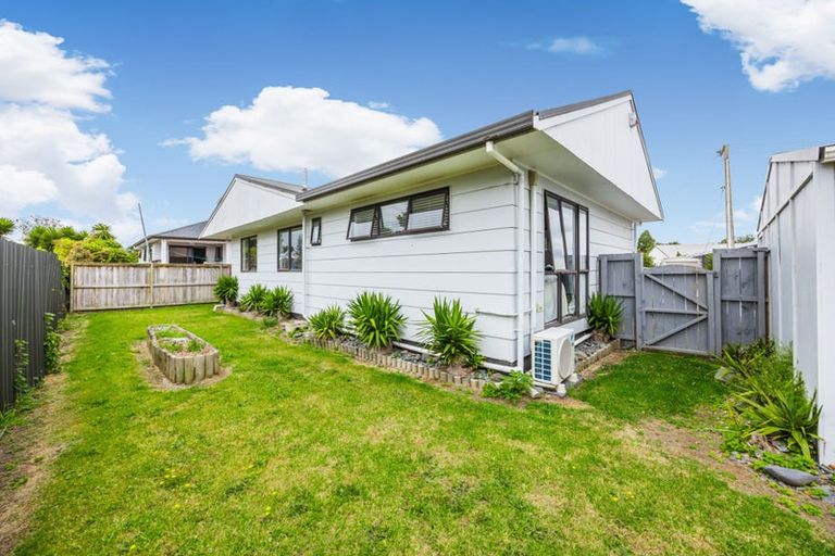 Photo of property in 67 Manuroa Road, Takanini, 2112
